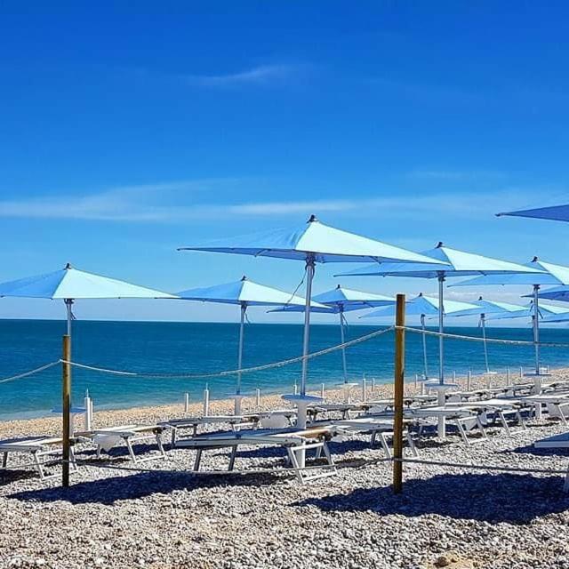 Residence Lido Dei Pini Mattinata Buitenkant foto